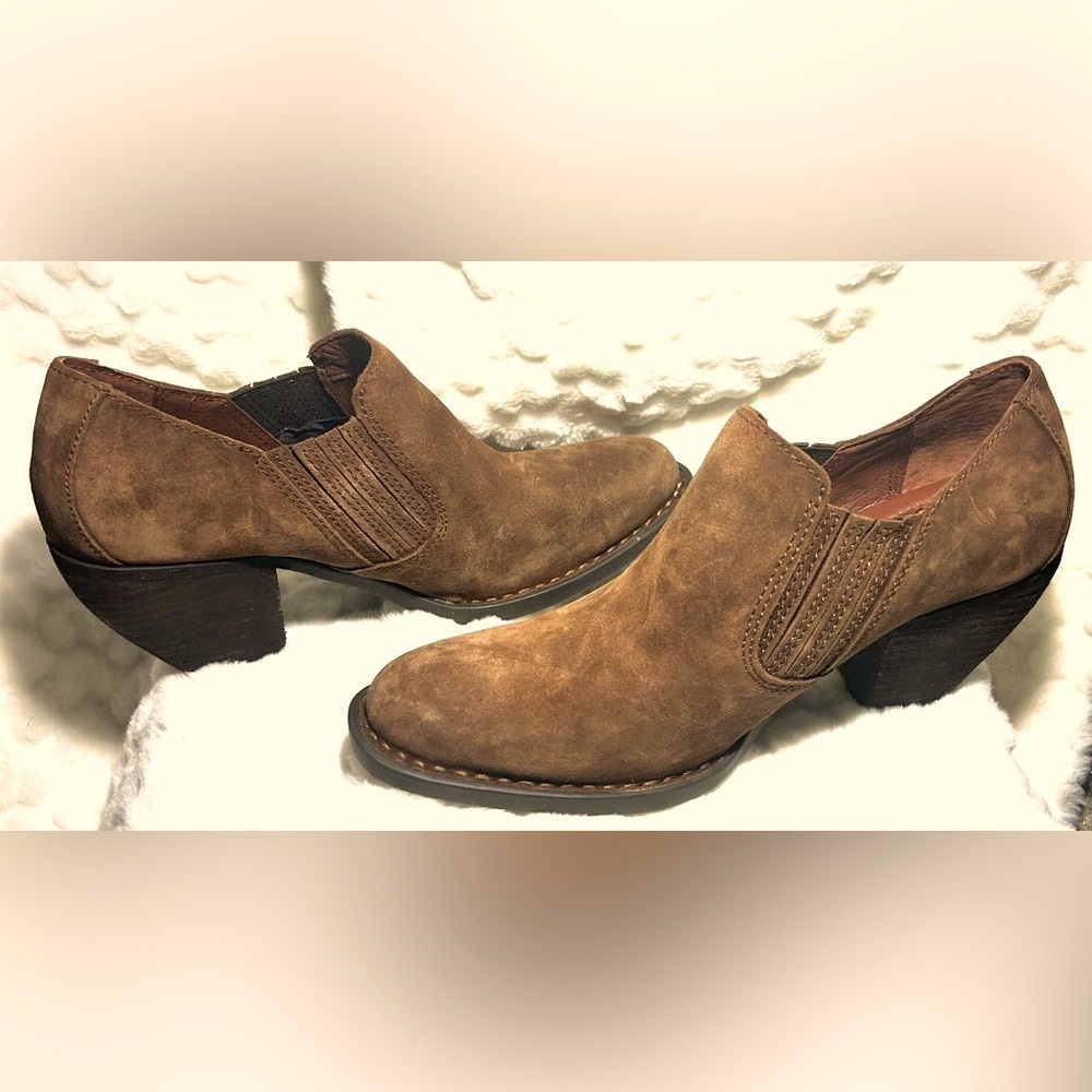 Born Distressed Brown Suede comfy ankle boots chunky heel women’s size 8.5